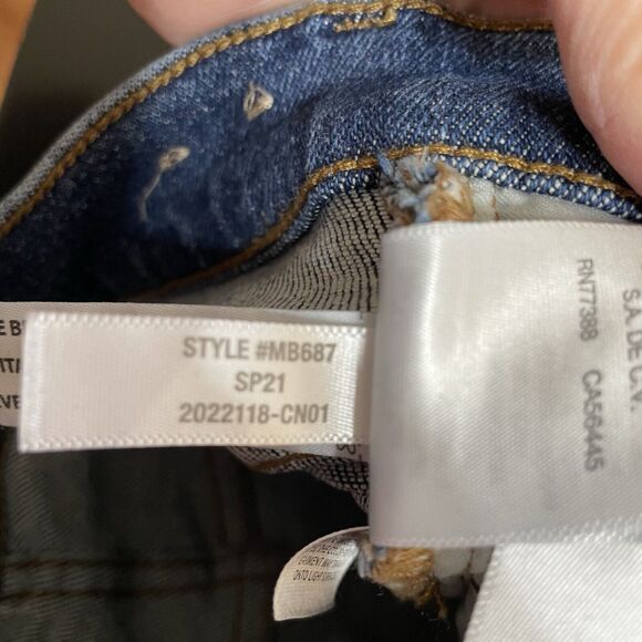 Madewell THE PERFECT VINTAGE JEANS Women’s Size 26 Medium Blue Denim Raw Hem - Picture 10 of 11